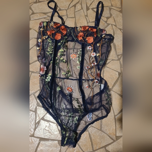 Embroidered sheer mesh bodysuit - Picture 2 of 5